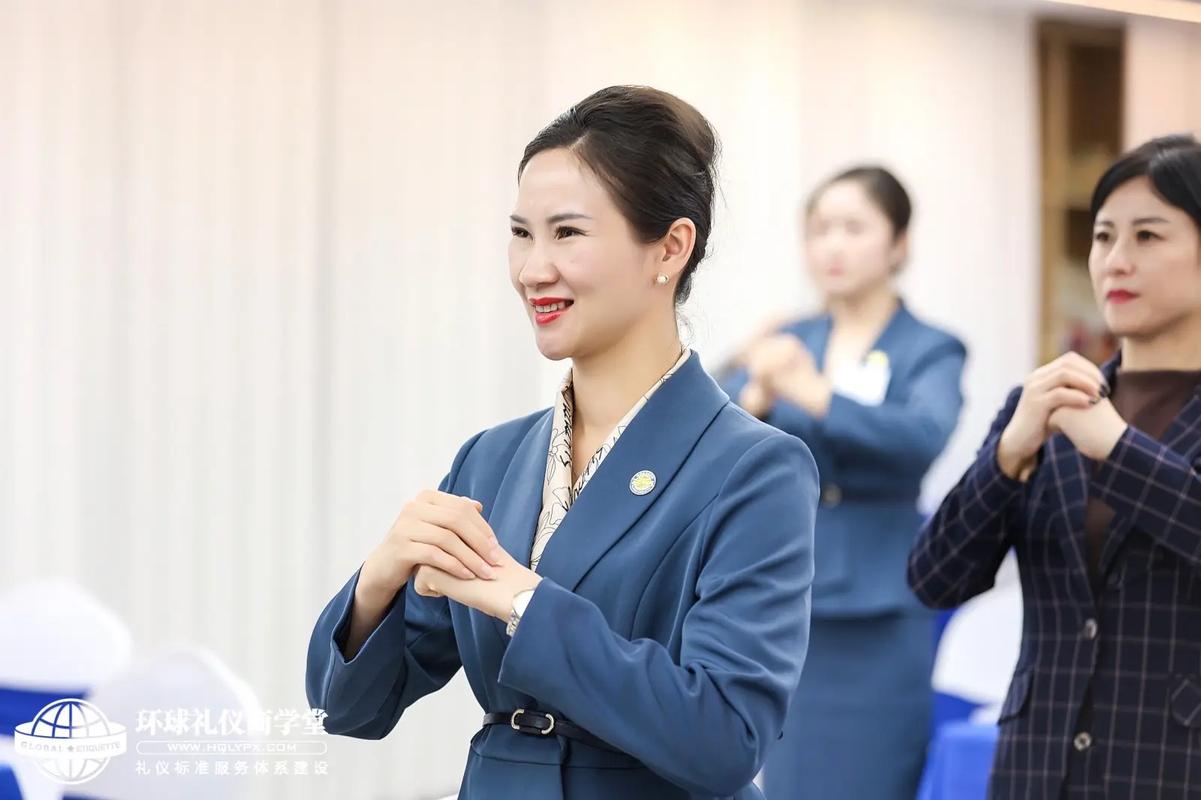 禮贏職場 從服務(wù)到政務(wù)的禮儀修養(yǎng)